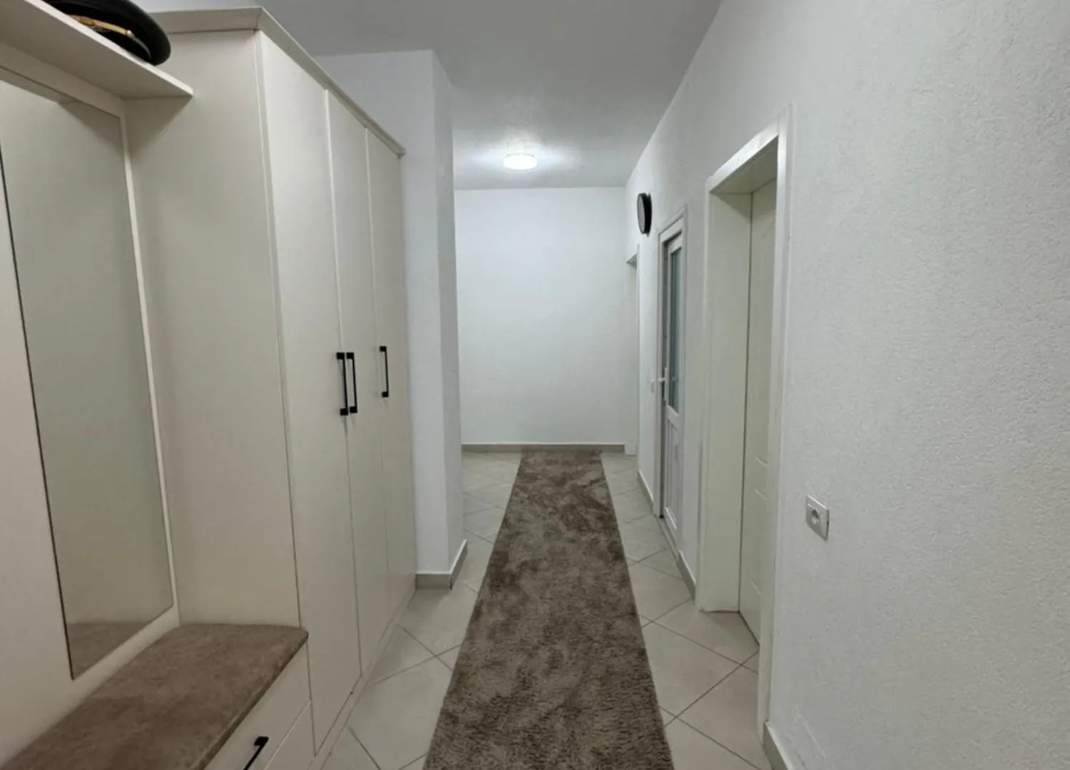 Modern Apartment For Rent In Tirana 0*,